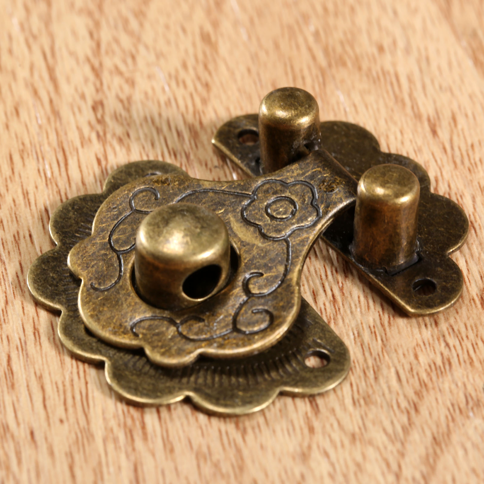 قفل صندوق مجوهرات خشبي عتيق ال - مراجعة Antique Brass Hook وسعره
